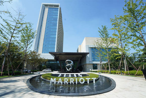 Marriott Hotel - ARCHITECTURE SIGNAGE SYSTEM BY ZIGO